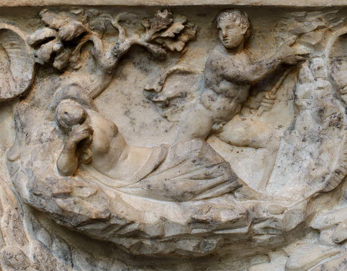Тесей покидает Ариадну на острове Наксос (деталь саркофага)